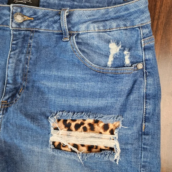 Judy Blue Distressed Jean Shorts Stretchy Denim Animal Print Accent Size 3XL - Picture 11 of 15